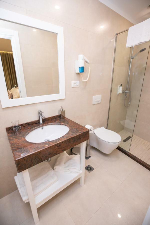 Hotel Elior Тирана Екстер'єр фото